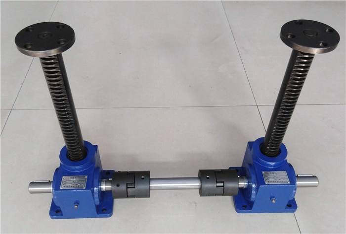 齿轮齿条升降机